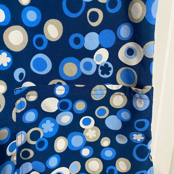 Scrub Top Divine Stretch Size Small Blue Print Front Pockets V Neck - Picture 9 of 12